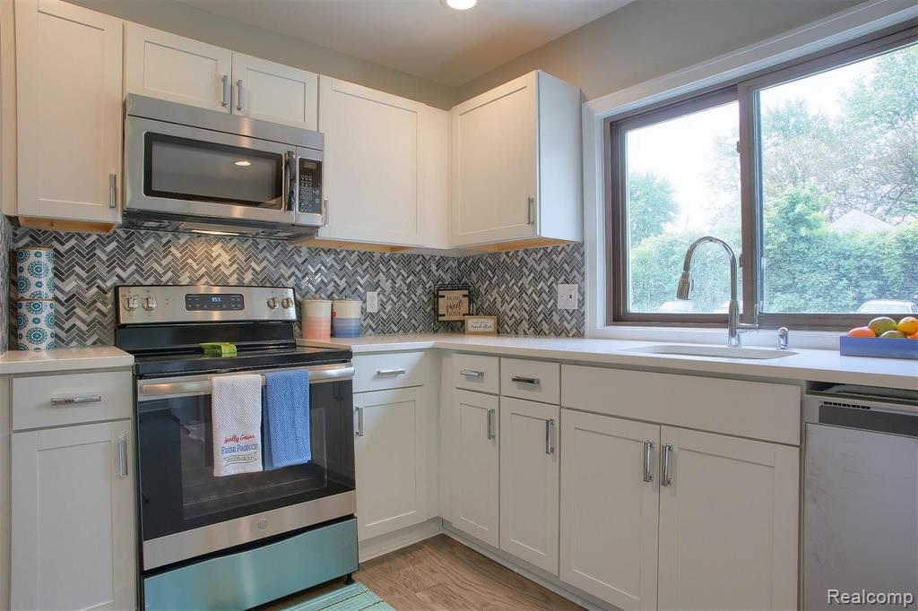 3892 Alida Avenue Rochester Hills, MI 48309 - Photo 12 of 27