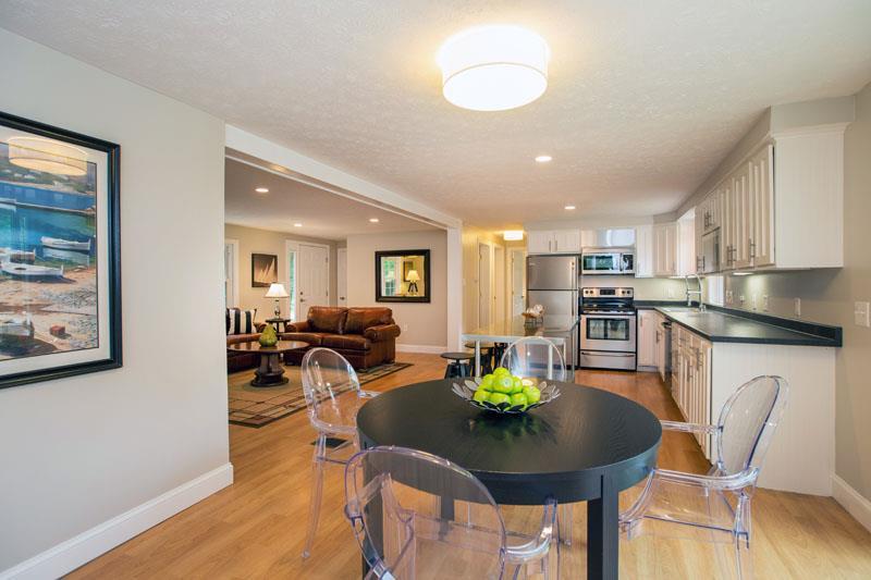 30 Mountain Road Biddeford, ME 04005 - Photo 3 of 14 Dining