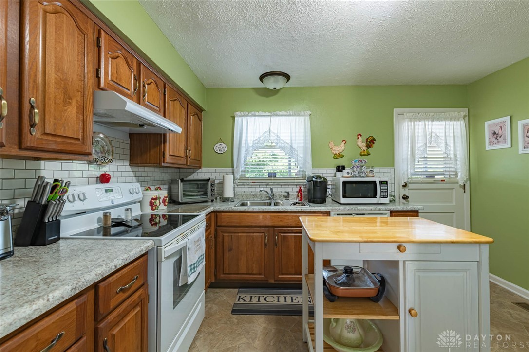 6313 Carnation Road Dayton, OH 45449 - Photo 7 of 42 Gallery Image 7