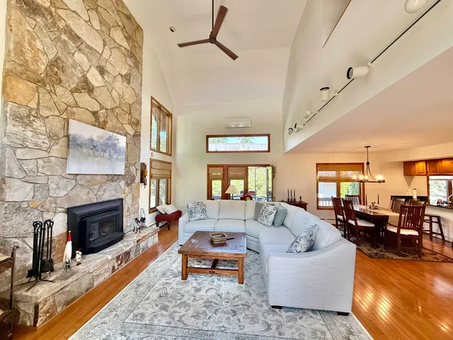 $1,025,000 | 10 Middle Ridge Road, South Londonderry, VT 05155