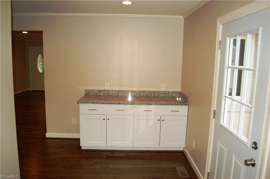 6307 Roblyn Road Greensboro, NC 27410 - Photo 4 of 14 Gallery Image 4