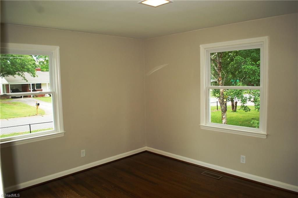 6307 Roblyn Road Greensboro, NC 27410 - Photo 10 of 14 Gallery Image 10
