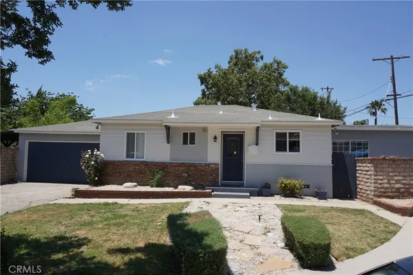 a view of a house with swimming pool and a sitting area