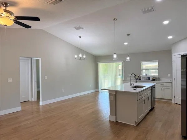 $1,950 | 2186 West G Martinelli Boulevard, Citrus Springs, FL 34434