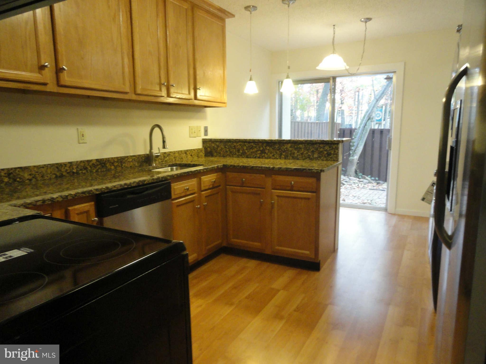 2258 Southgate Square Reston, VA 20191 - Photo 17 of 28 Kitchen