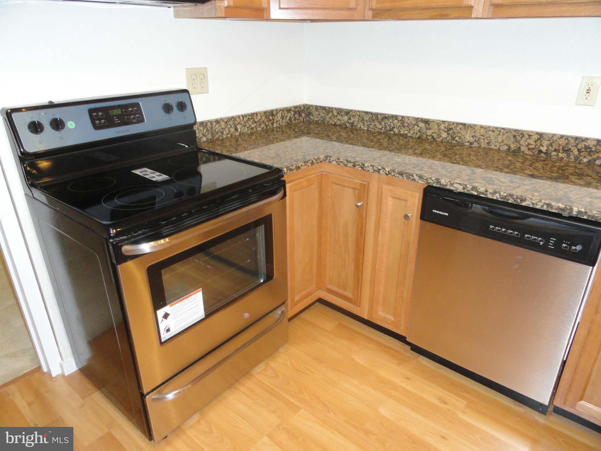 2258 Southgate Square Reston, VA 20191 - Photo 19 of 28 Kitchen