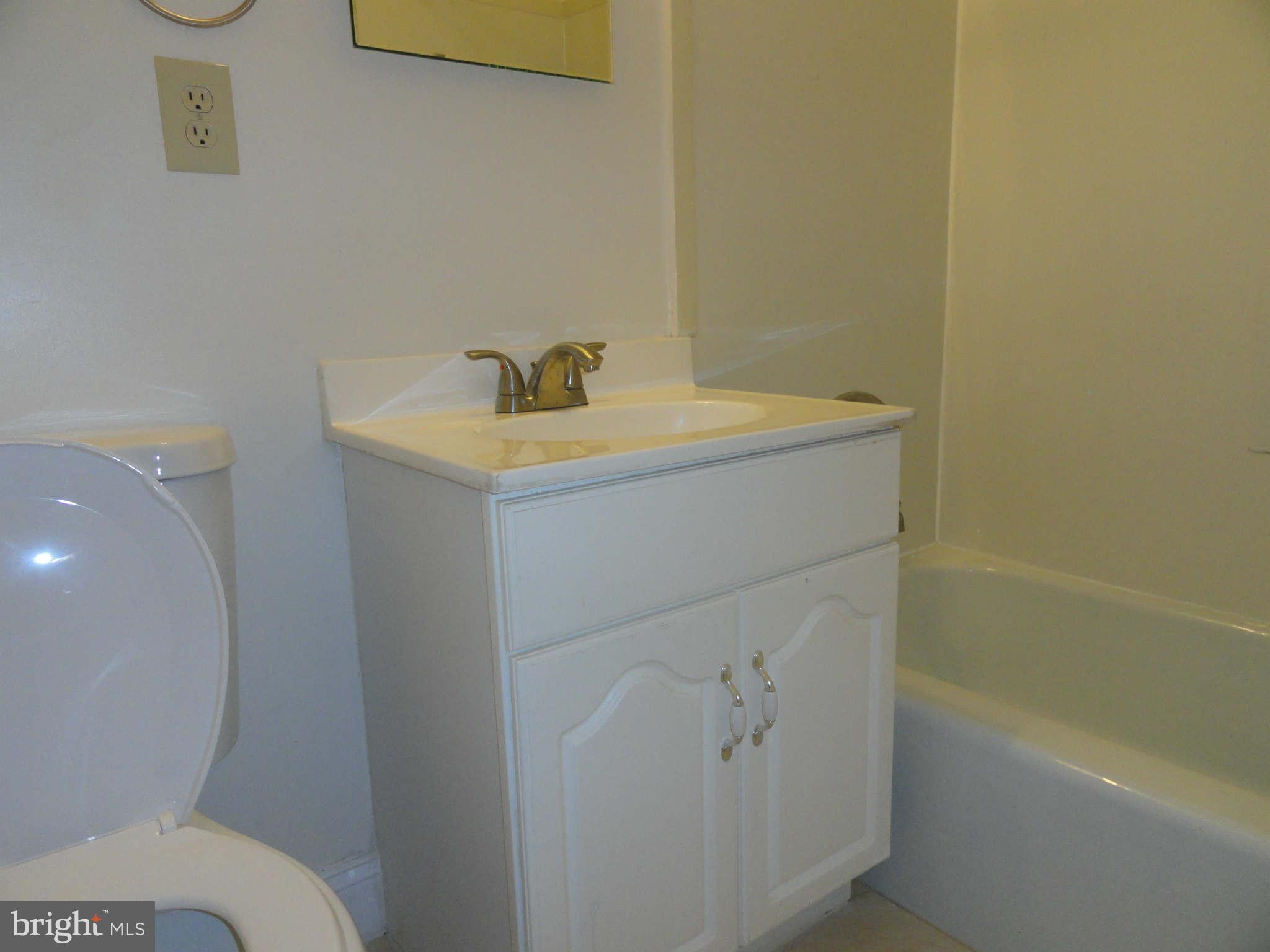 2258 Southgate Square Reston, VA 20191 - Photo 25 of 28 Bath