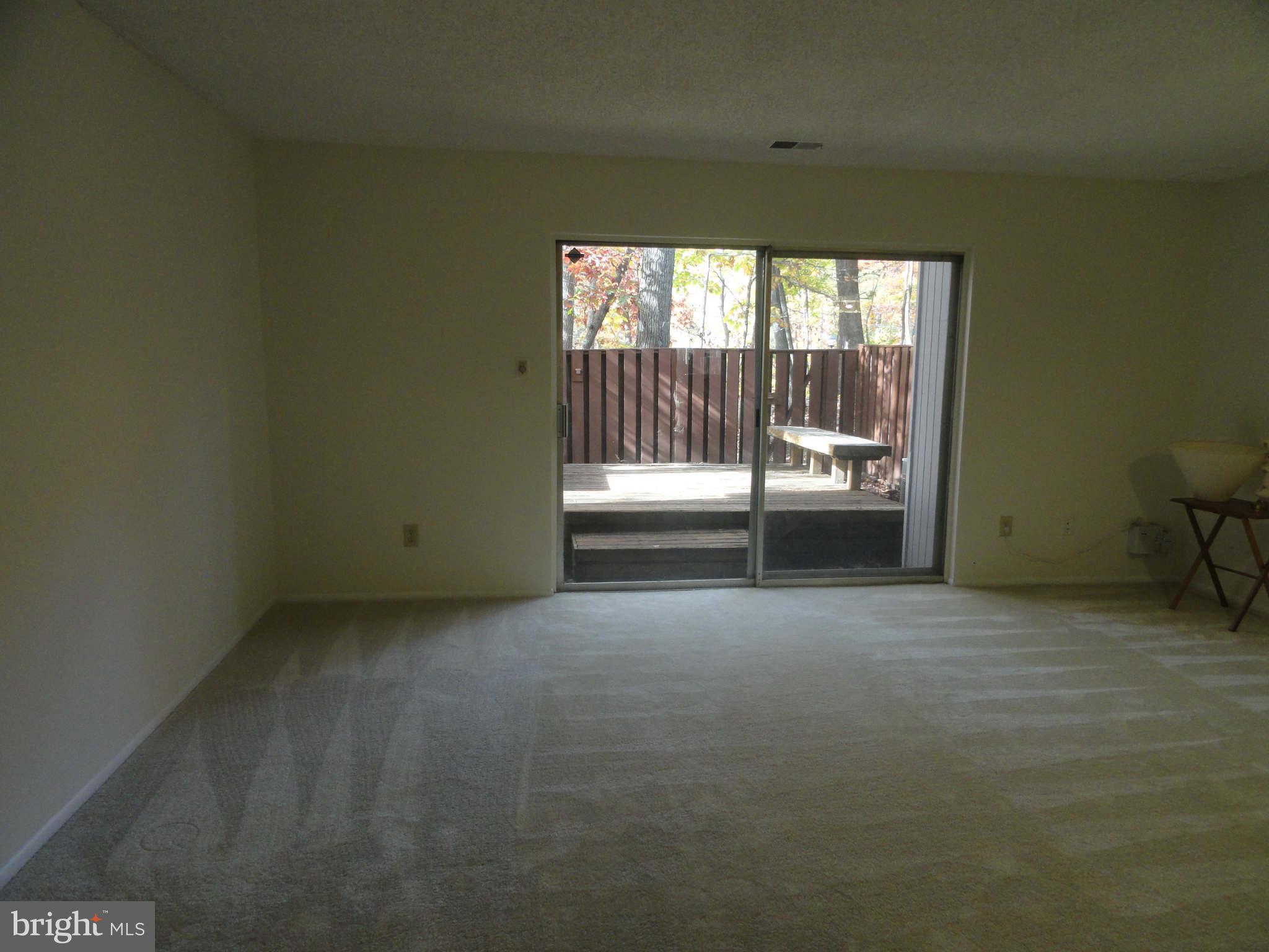 2258 Southgate Square Reston, VA 20191 - Photo 5 of 28 Living Room