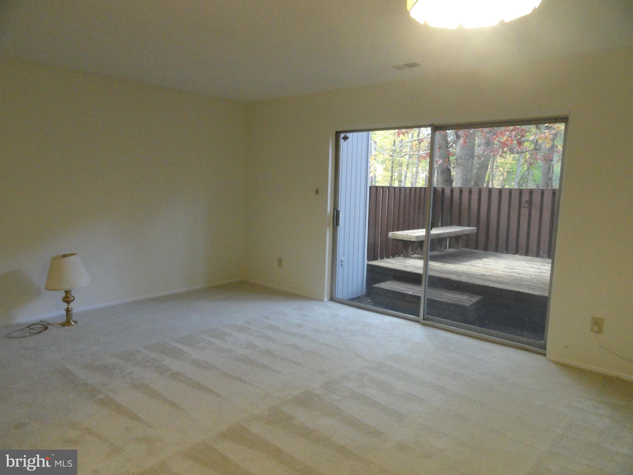 2258 Southgate Square Reston, VA 20191 - Photo 6 of 28 Living Room