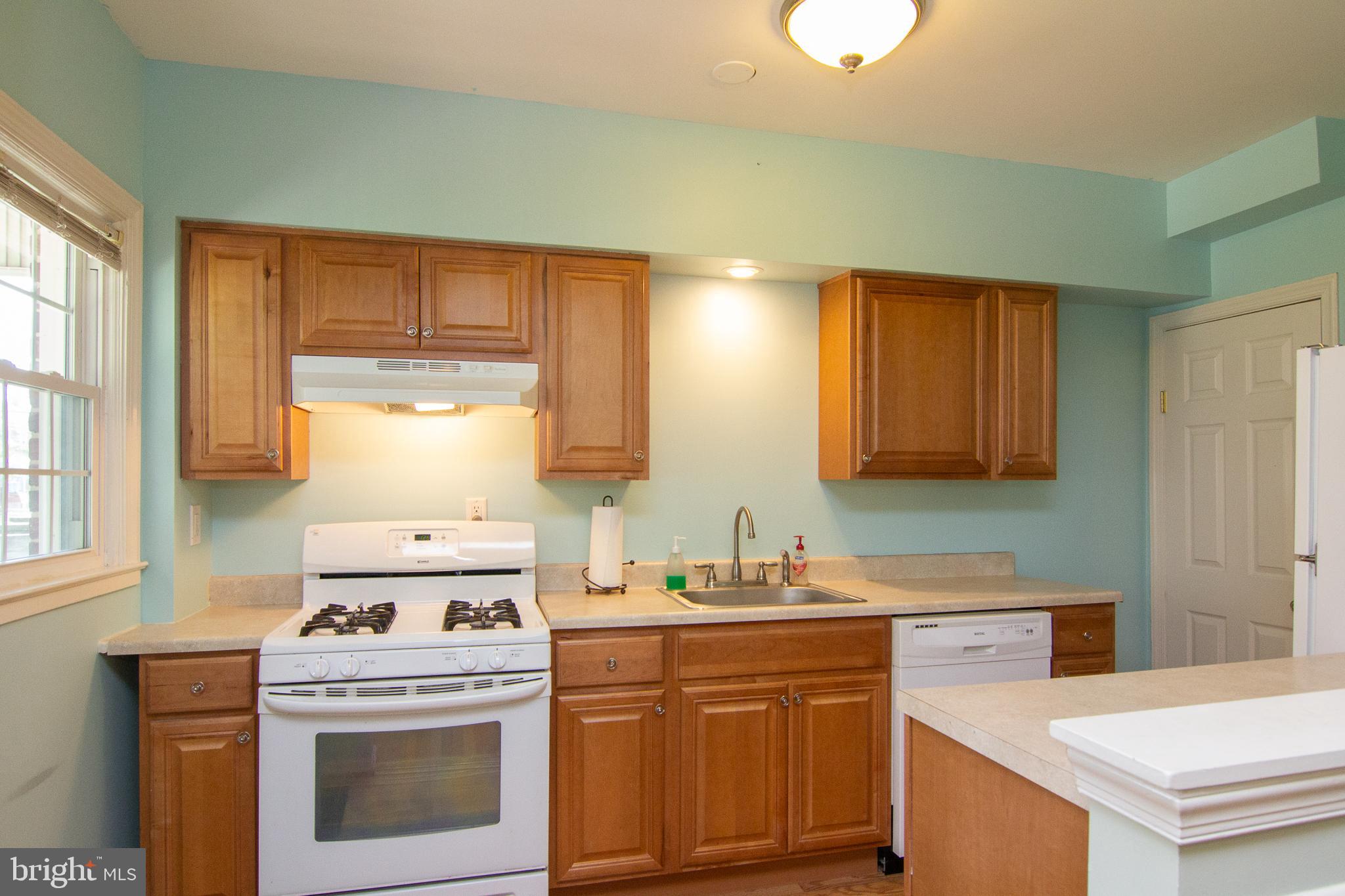 8361 Hillendale Road Baltimore, MD 21234 - Photo 11 of 32