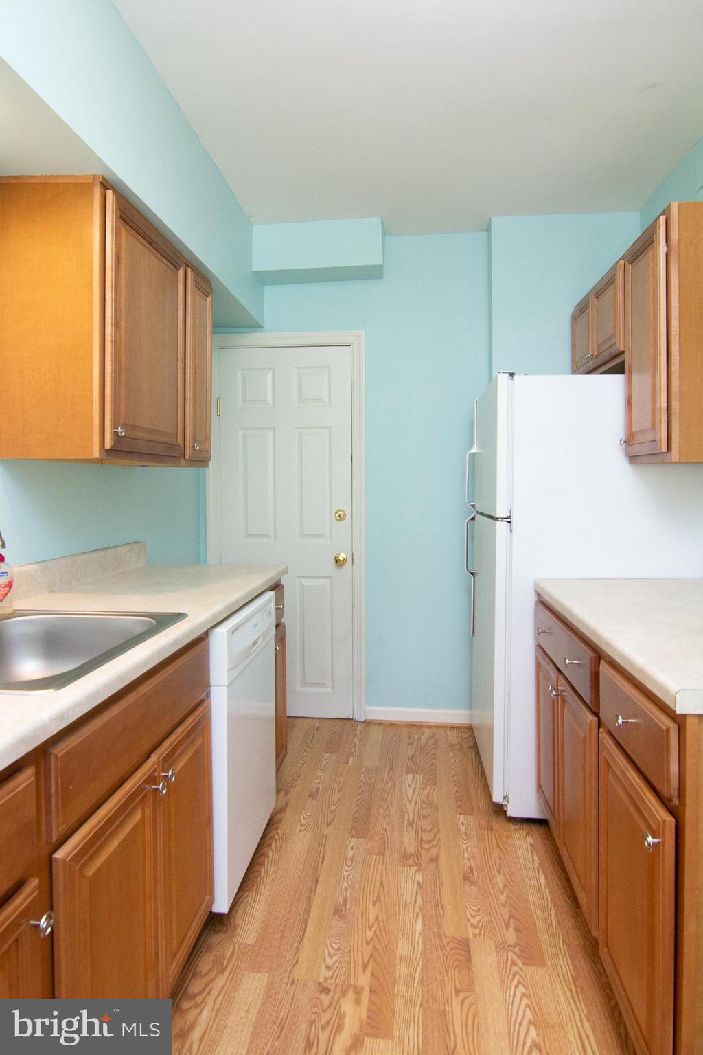 8361 Hillendale Road Baltimore, MD 21234 - Photo 12 of 32
