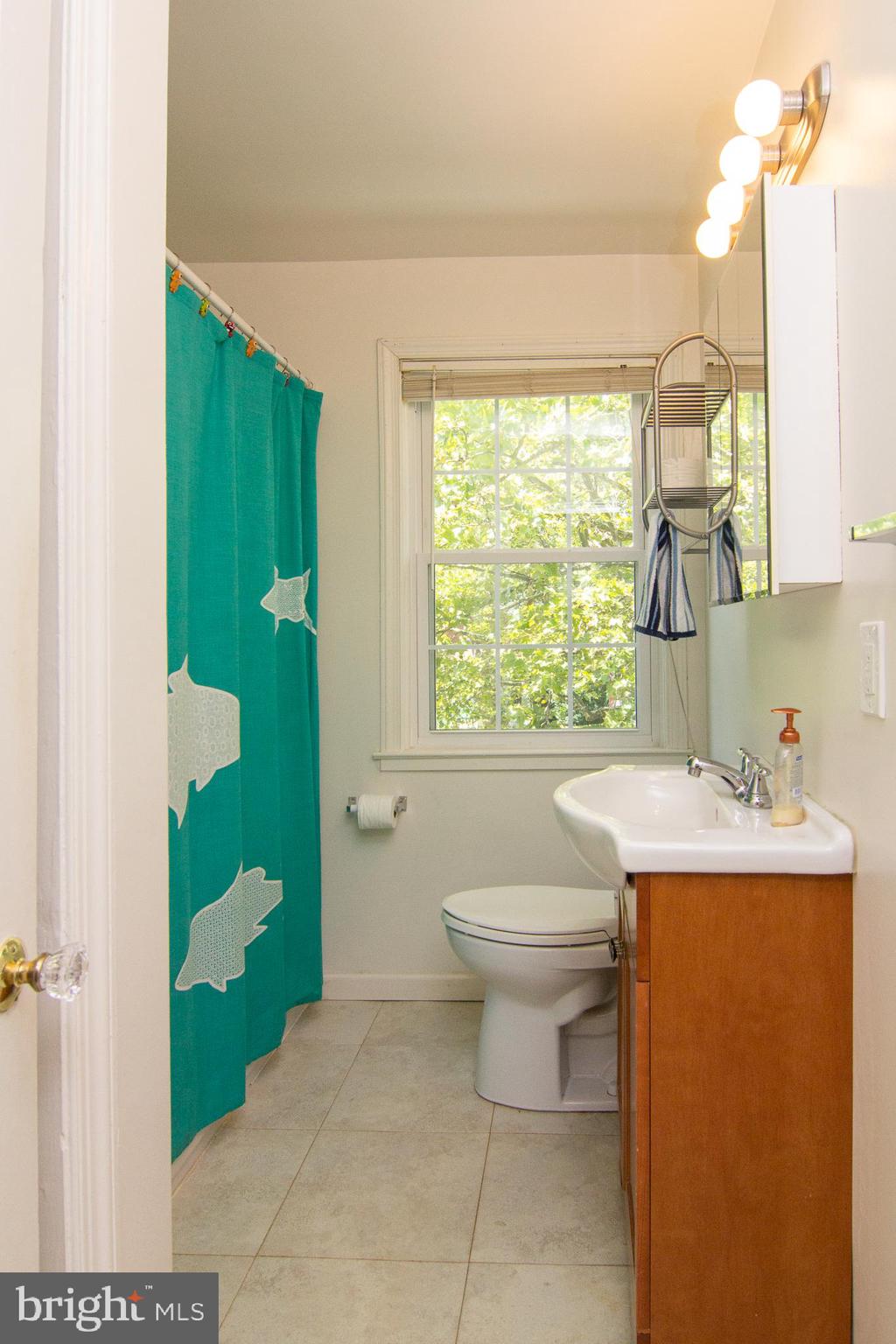 8361 Hillendale Road Baltimore, MD 21234 - Photo 19 of 32