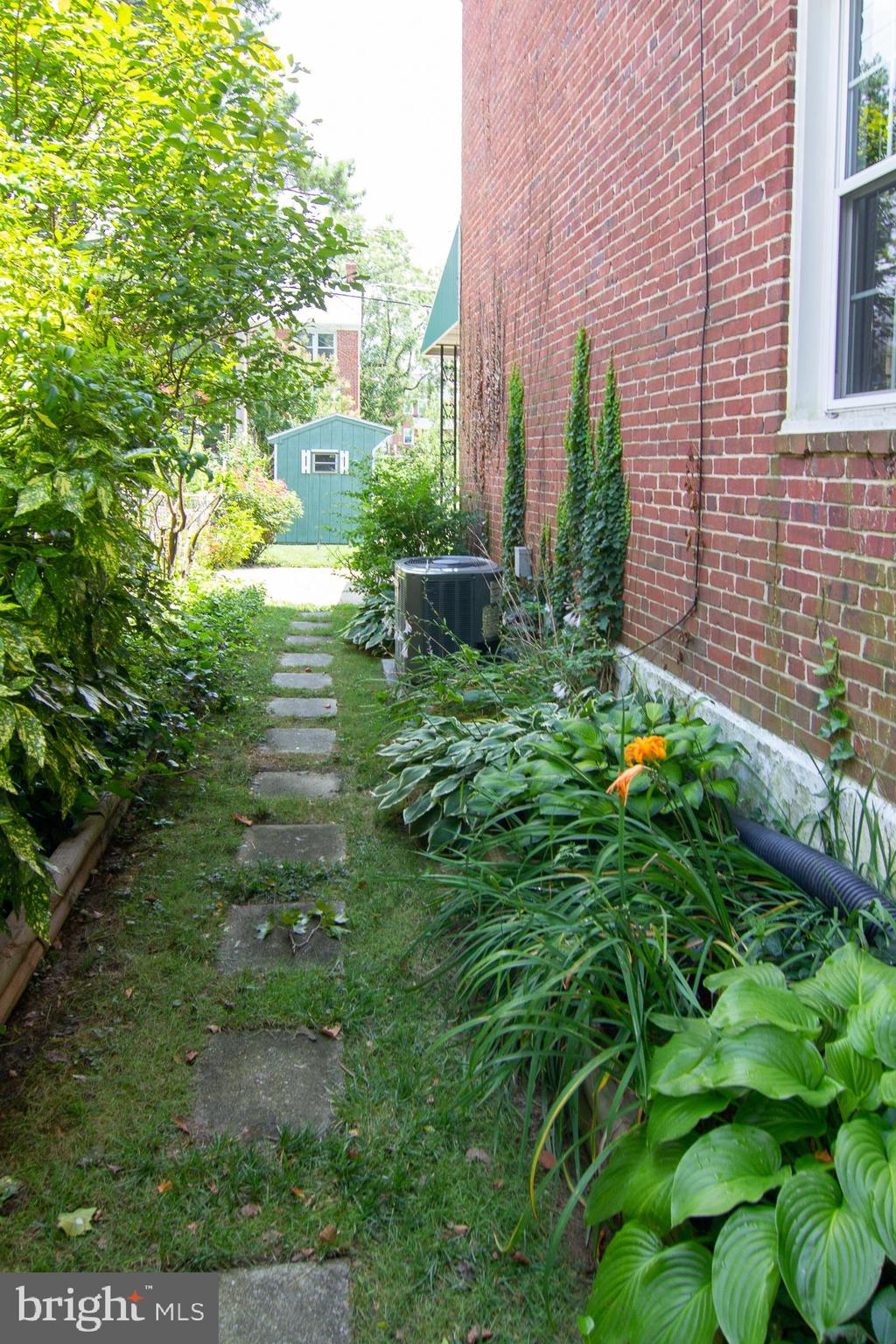 8361 Hillendale Road Baltimore, MD 21234 - Photo 29 of 32