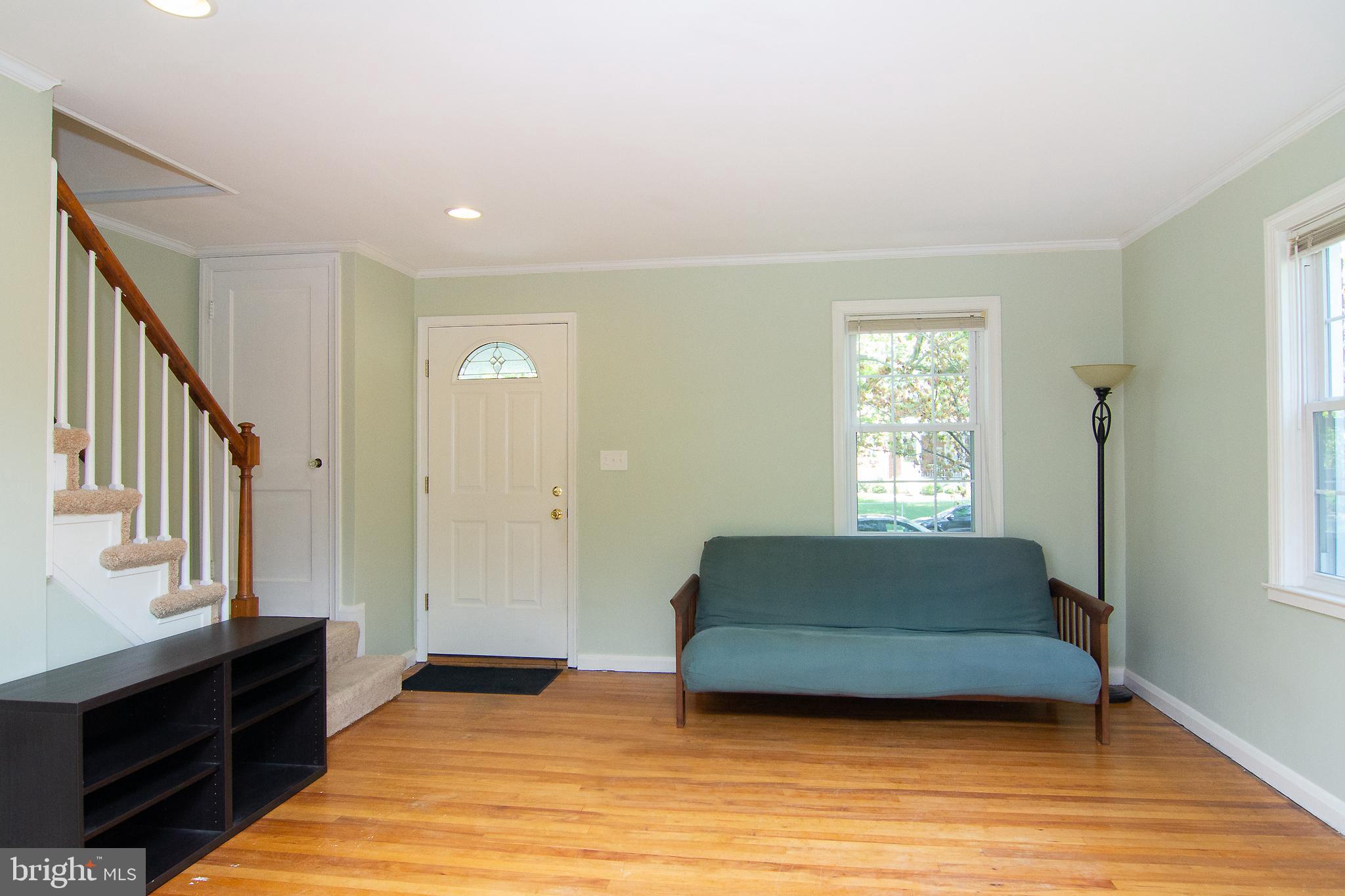 8361 Hillendale Road Baltimore, MD 21234 - Photo 4 of 32