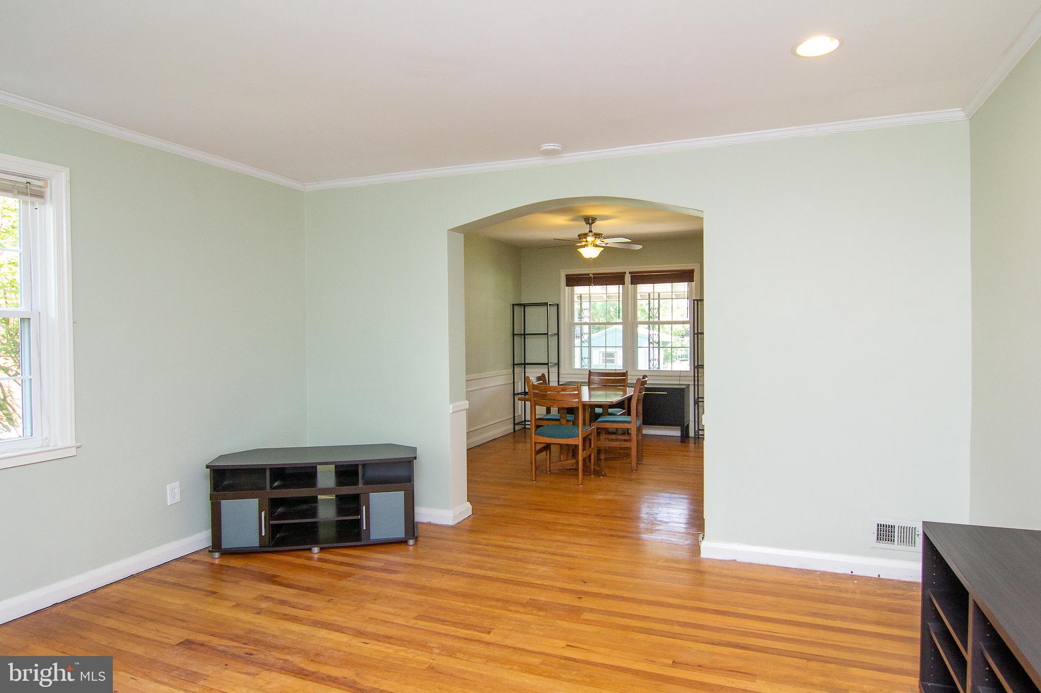 8361 Hillendale Road Baltimore, MD 21234 - Photo 5 of 32