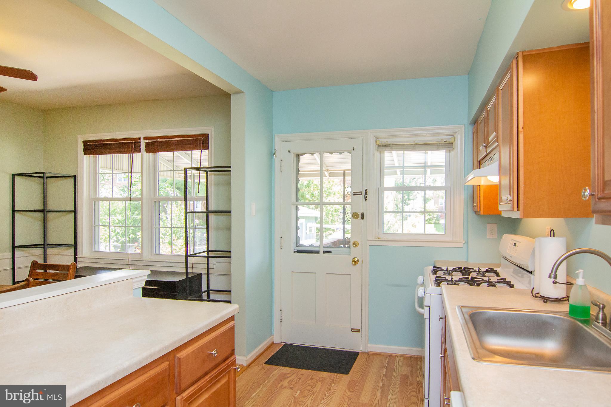 8361 Hillendale Road Baltimore, MD 21234 - Photo 9 of 32