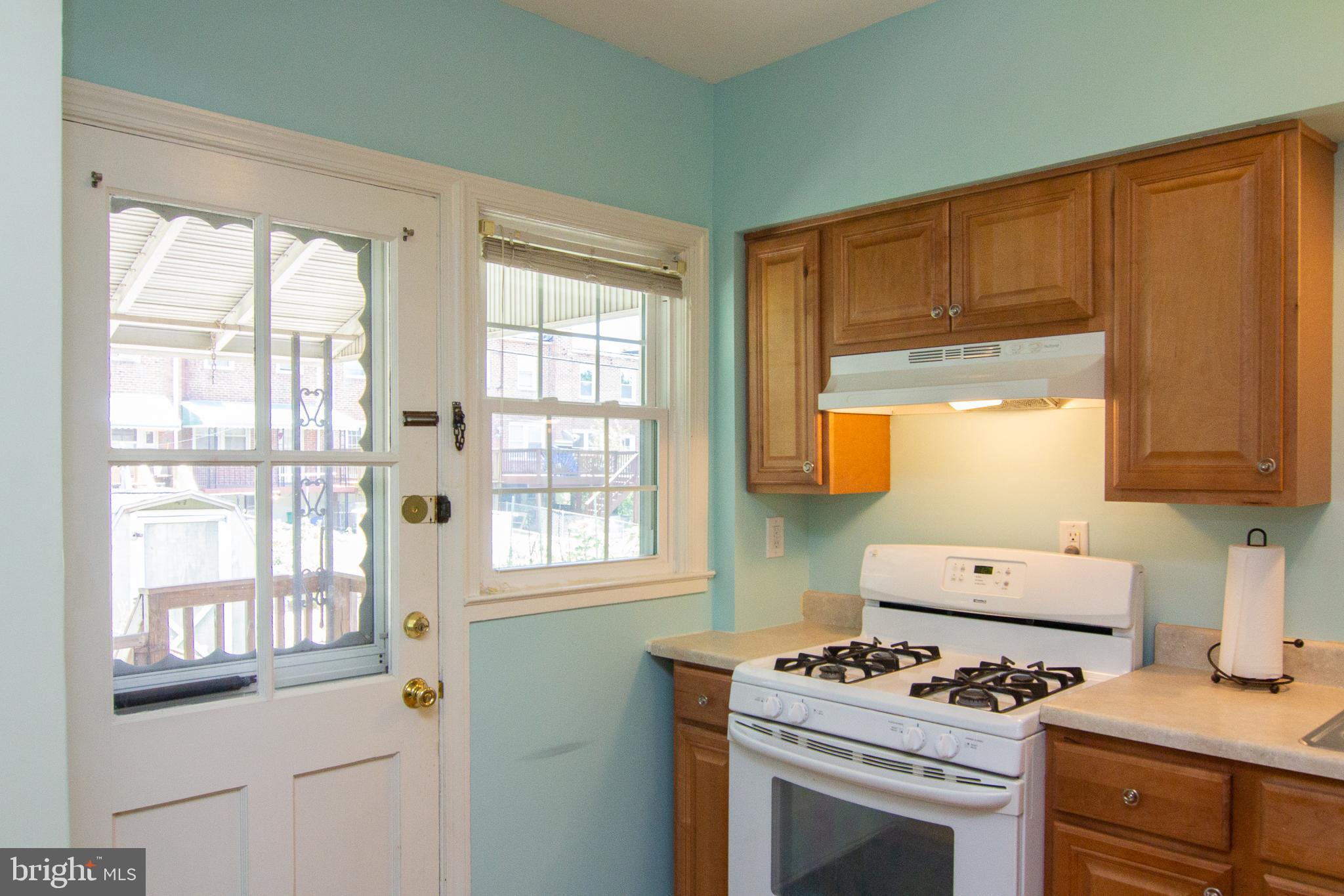 8361 Hillendale Road Baltimore, MD 21234 - Photo 10 of 32