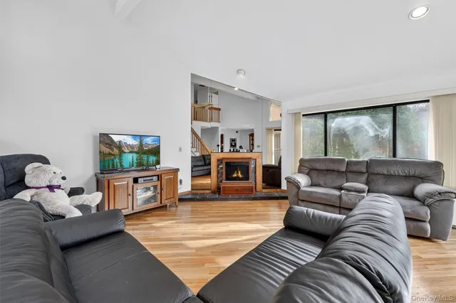 $699,000 | 200 California Road, Unit 9, Mount Vernon, NY 10552