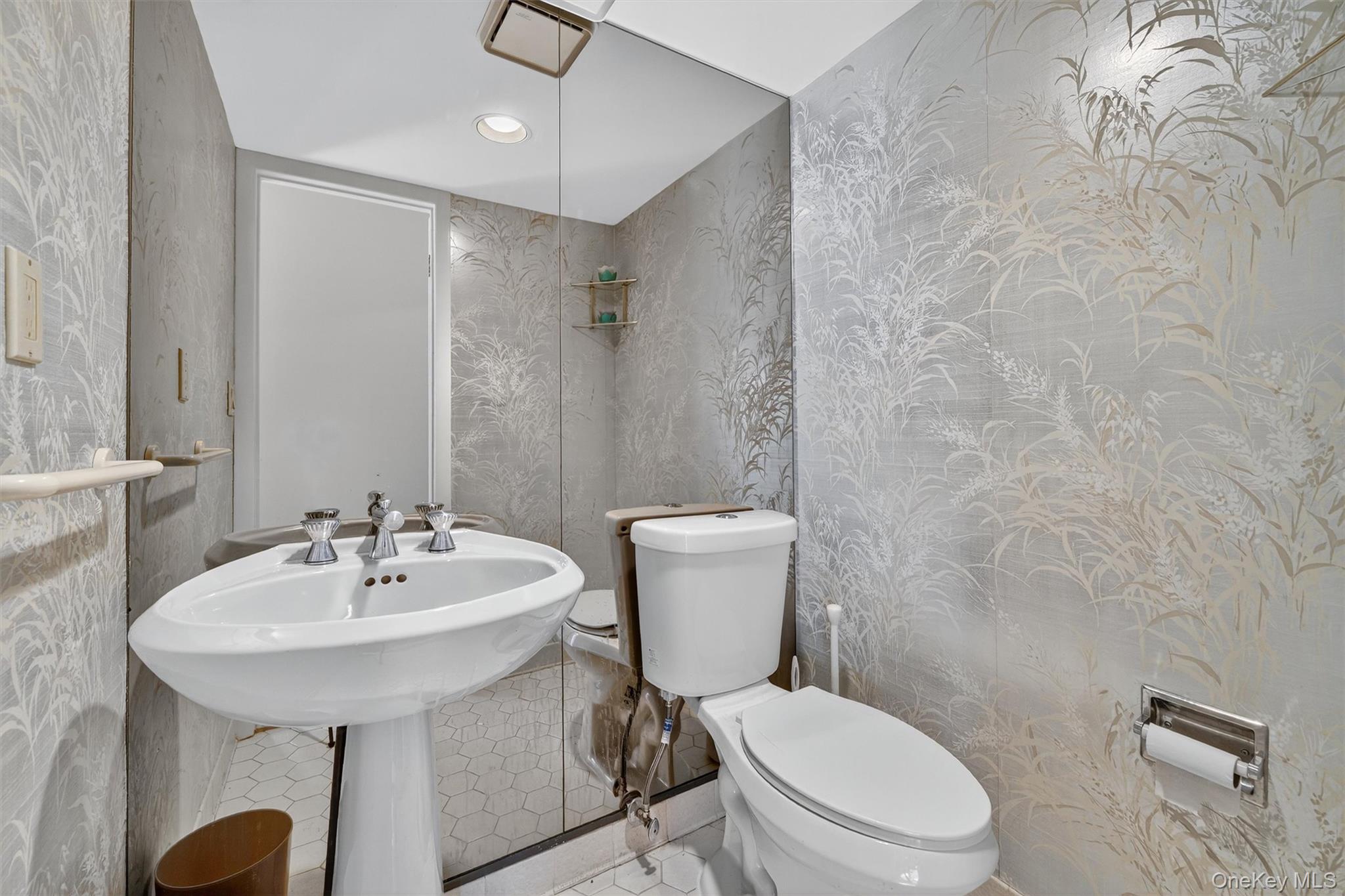 200 California Road, Unit 9 Mount Vernon, NY 10552 - Photo 21 of 50 a bathroom with a toilet sink and mirror