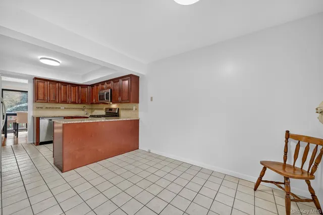 $699,000 | 200 California Road, Unit 9, Mount Vernon, NY 10552