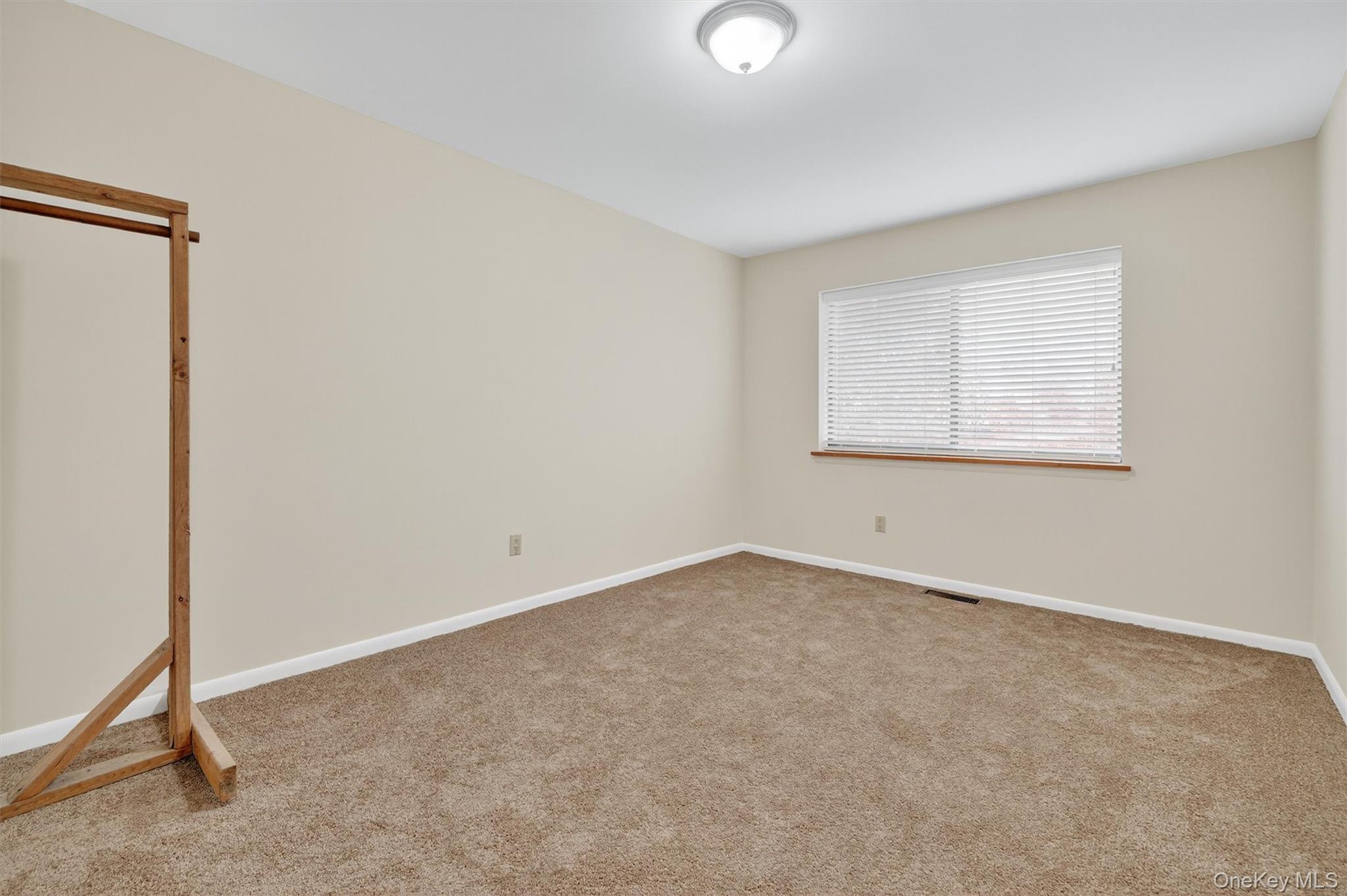 200 California Road, Unit 9 Mount Vernon, NY 10552 - Photo 31 of 50 an empty room with a window