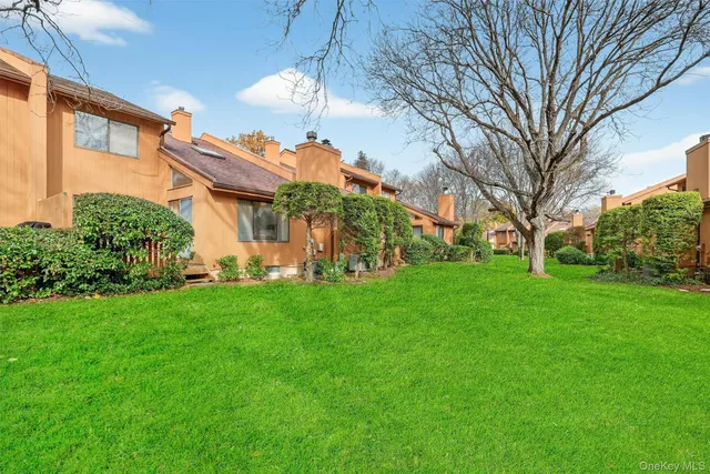 $699,000 | 200 California Road, Unit 9, Mount Vernon, NY 10552