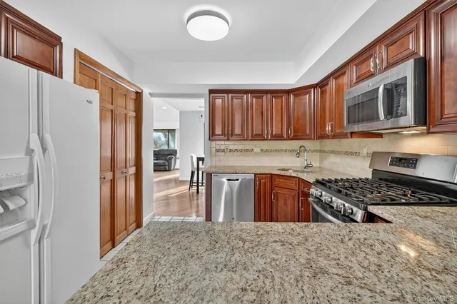 $699,000 | 200 California Road, Unit 9, Mount Vernon, NY 10552