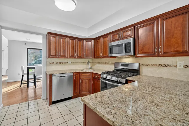 $699,000 | 200 California Road, Unit 9, Mount Vernon, NY 10552