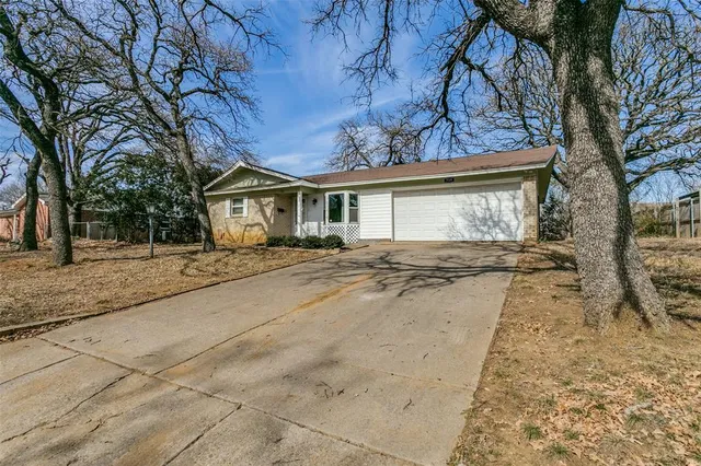 $2,700 | 719 Koen Lane, Euless, TX 76040