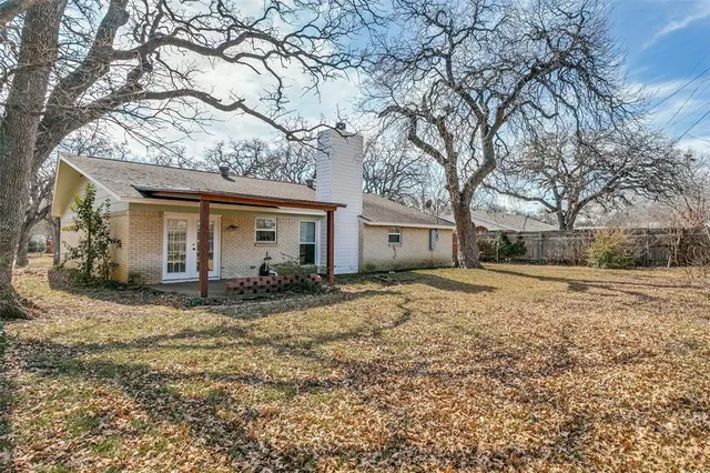 $2,700 | 719 Koen Lane, Euless, TX 76040