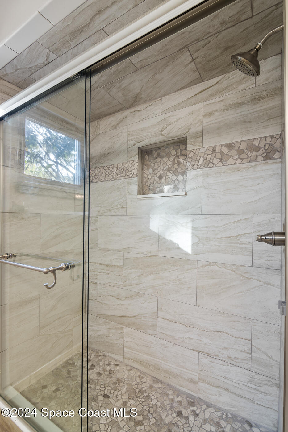 2630 Simon Road Melbourne, FL 32904 - Photo 25 of 54 Guest Bathroom