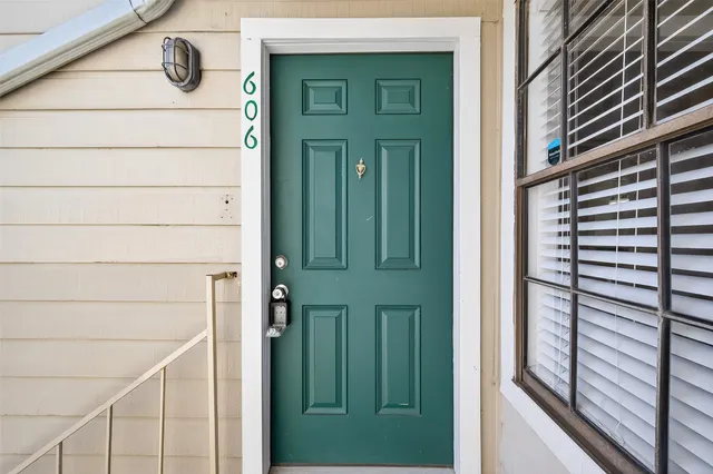 $80,000 | 12660 Ashford Point Drive, Unit 606, Houston, TX 77082