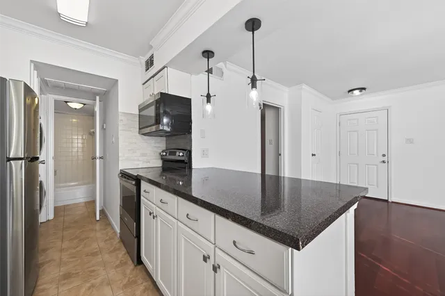 $80,000 | 12660 Ashford Point Drive, Unit 606, Houston, TX 77082