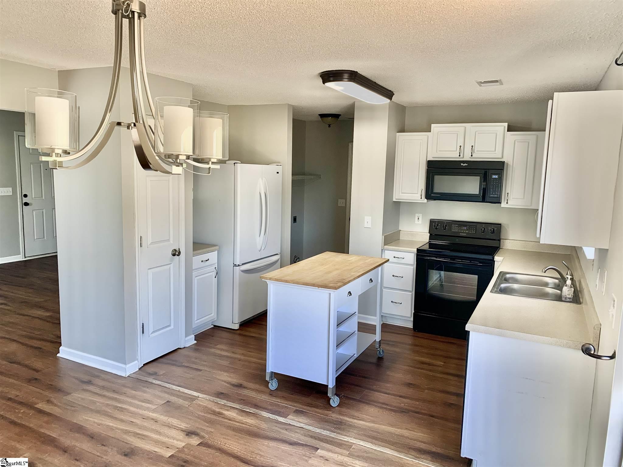 314 Hampton Ridge Drive Greer, SC 29651 - Photo 2 of 13 Gallery Image 2