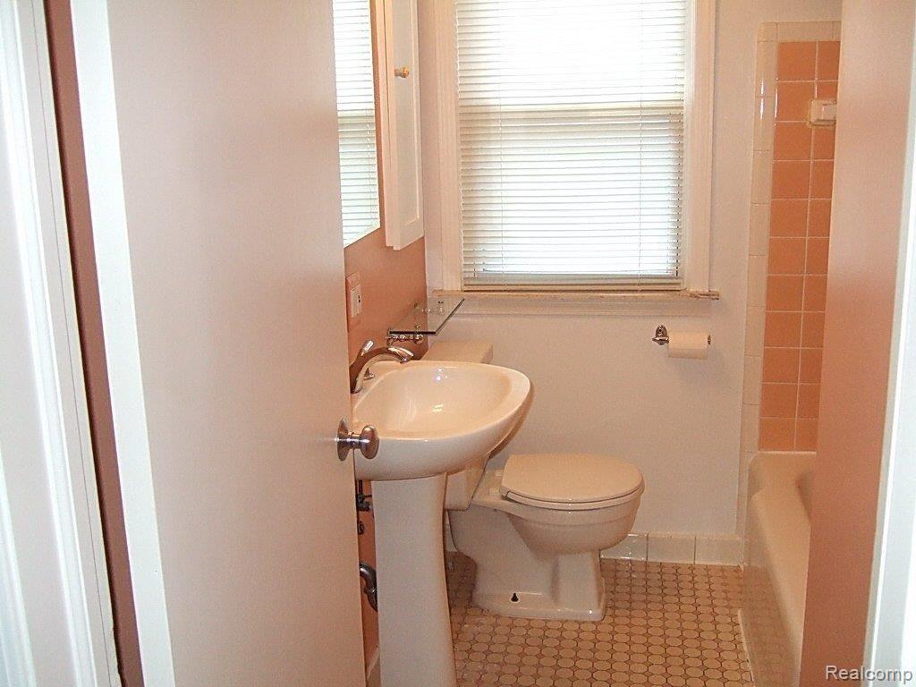 2193 Columbia Road Berkley, MI 48072 - Photo 10 of 15 Main Floor Bathroom