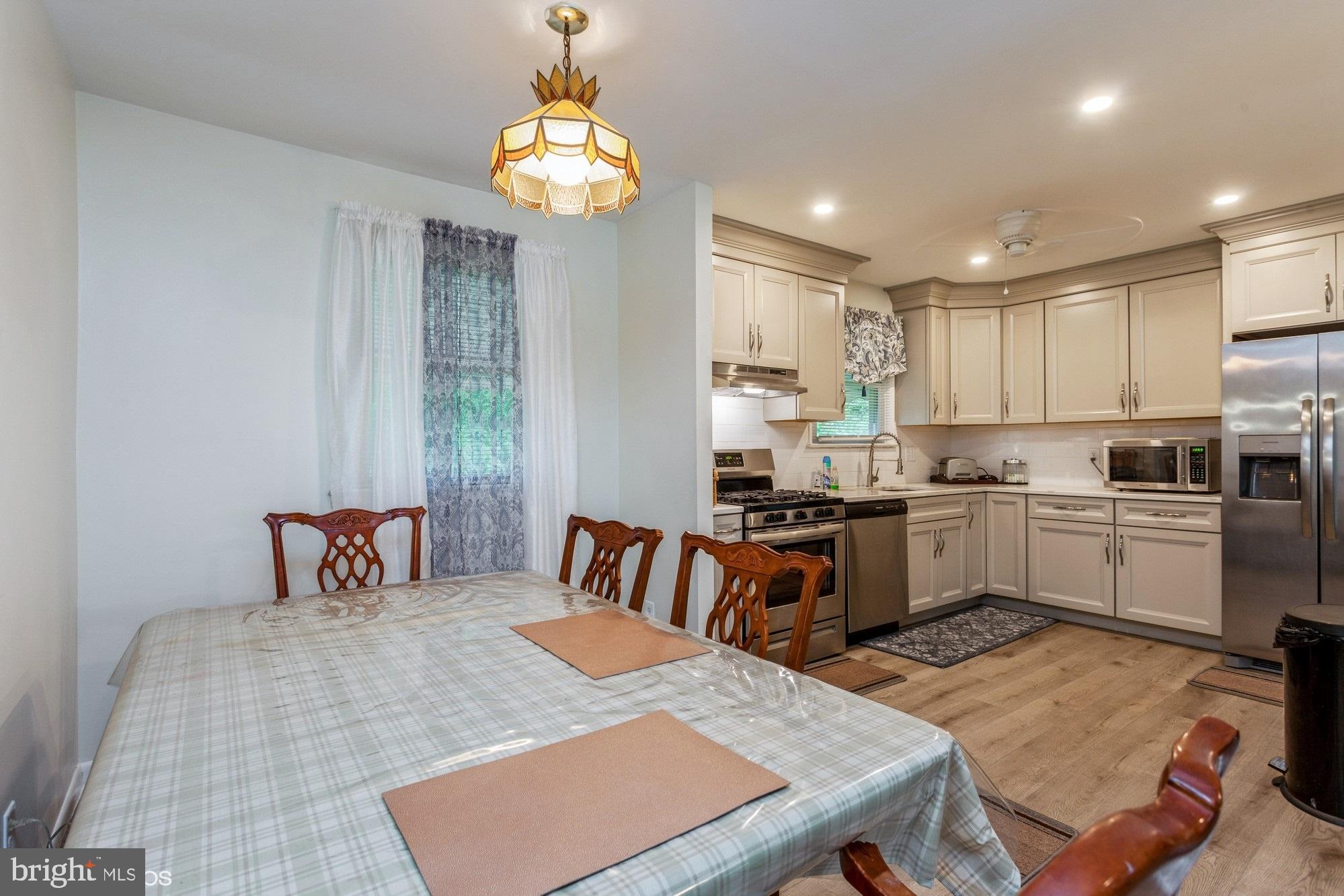 10413 Thrift Road Clinton, MD 20735 - Photo 8 of 36 Dining Room