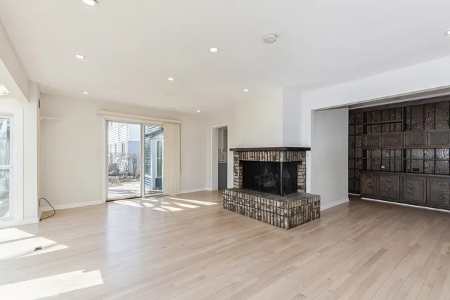 $800,000 | 127 Riverside Drive, Northfield, IL 60093