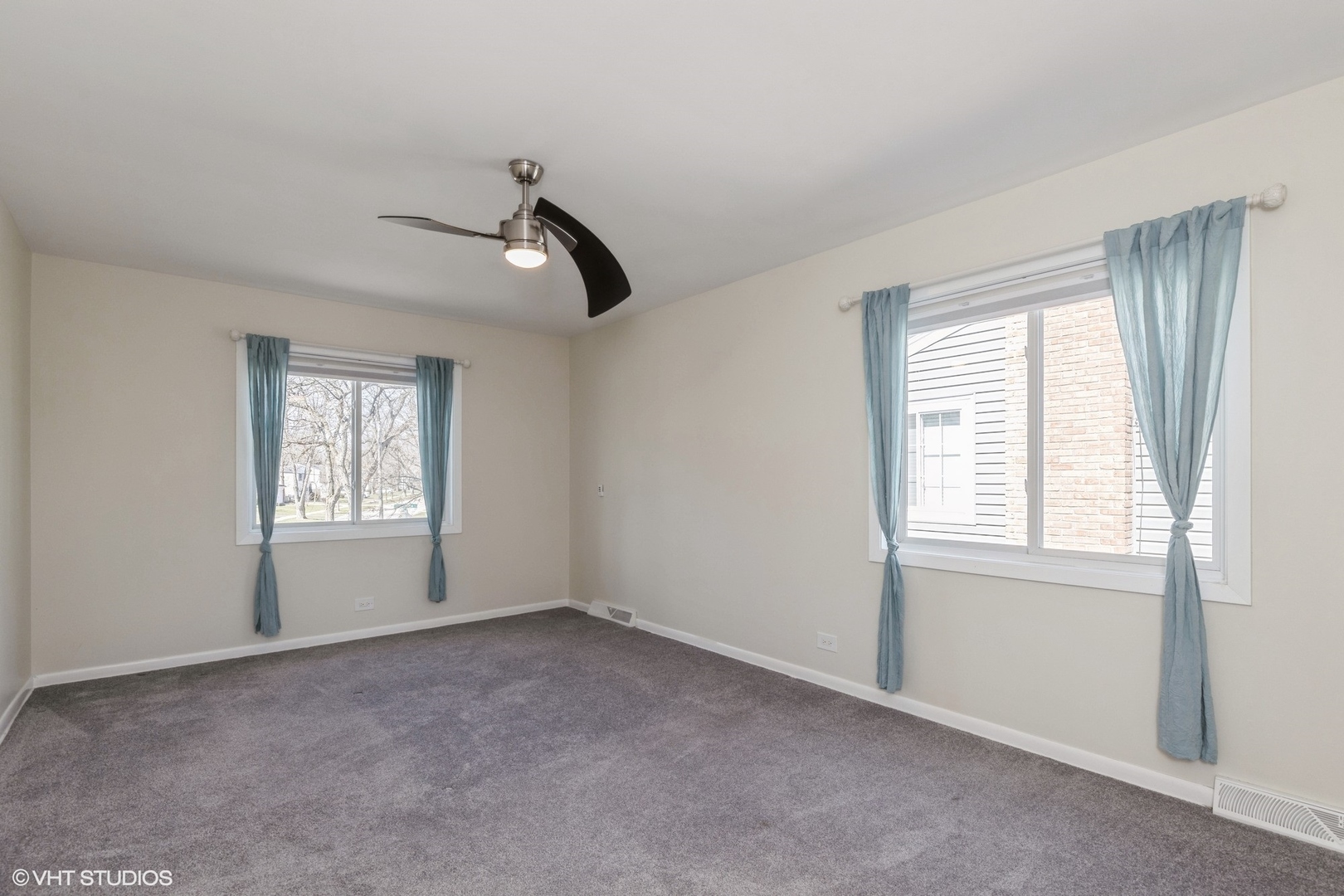 127 Riverside Drive Northfield, IL 60093 - Photo 19 of 27 a view of an empty room with a window