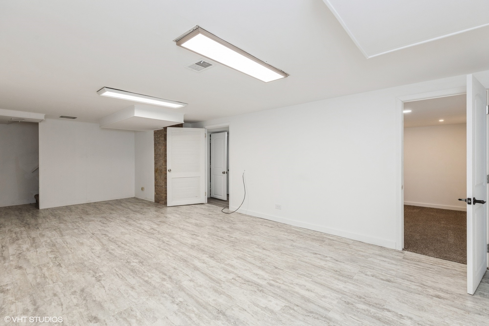 127 Riverside Drive Northfield, IL 60093 - Photo 20 of 27 a view of an empty room with wooden floor