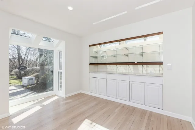 $800,000 | 127 Riverside Drive, Northfield, IL 60093