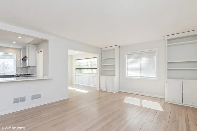 $800,000 | 127 Riverside Drive, Northfield, IL 60093