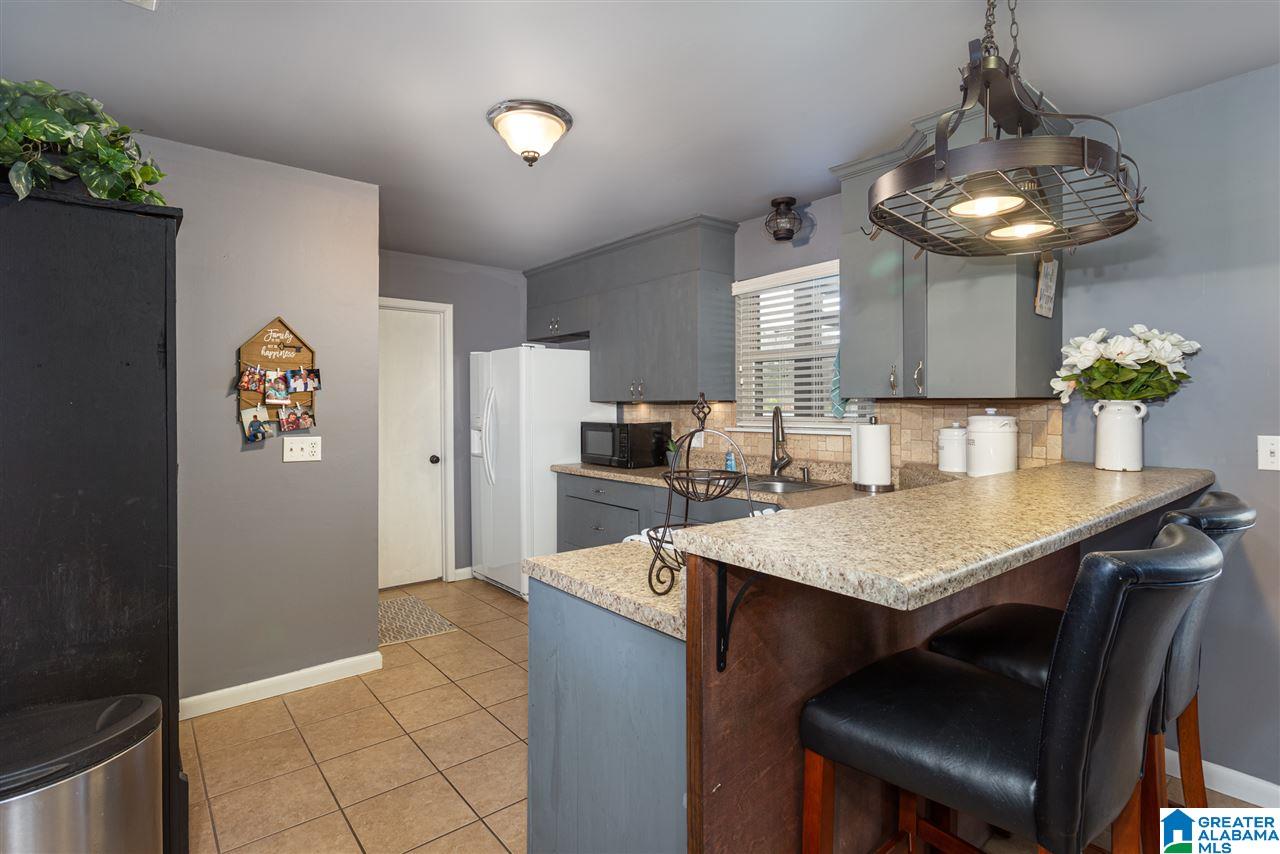 205 20th Street Northeast Oneonta, AL 35121 - Photo 12 of 36