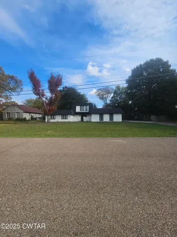 a view of outdoor space with mountain view