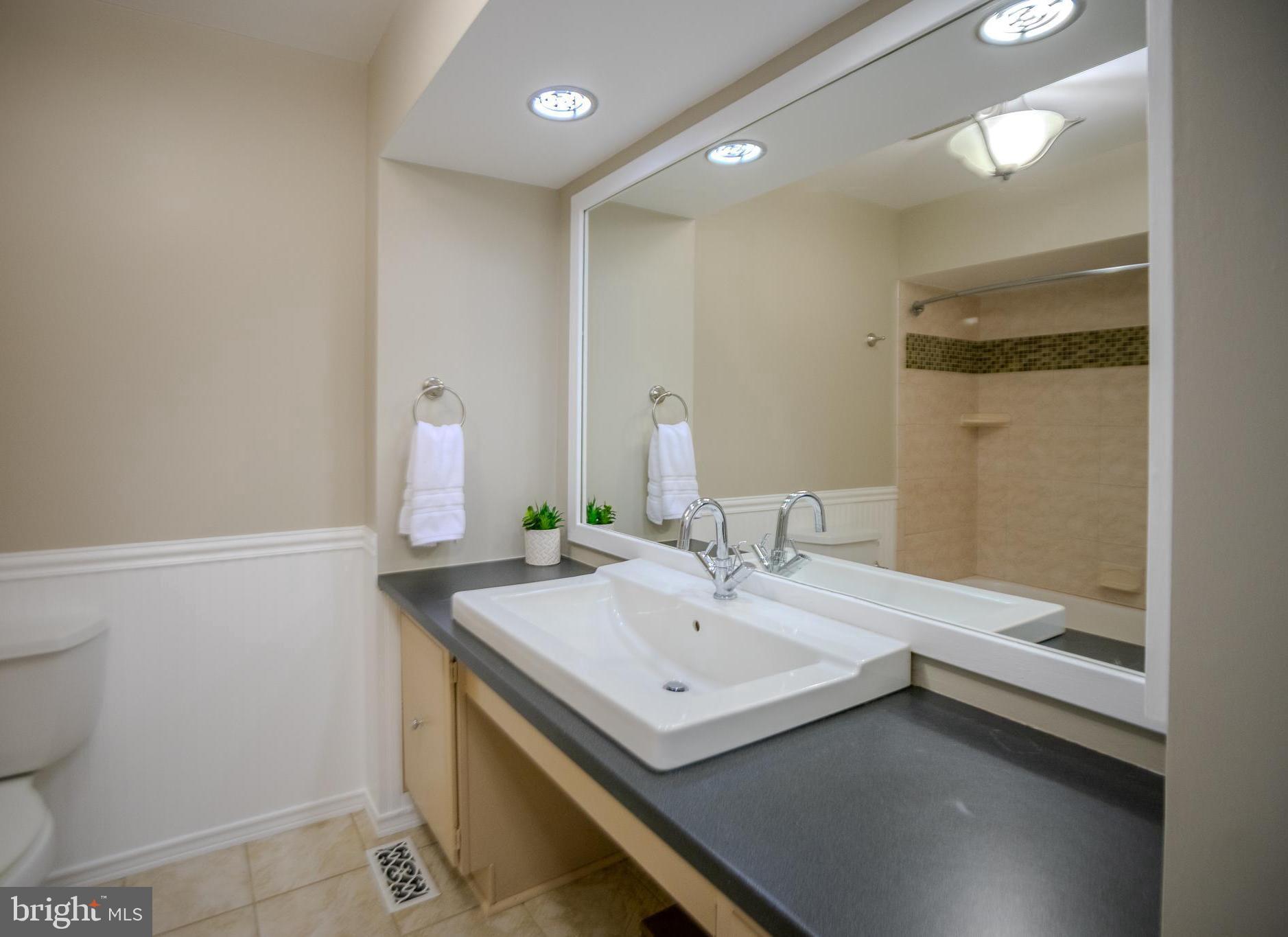 9001 Golden Pass Laurel, MD 20708 - Photo 17 of 40 Main Level Bath