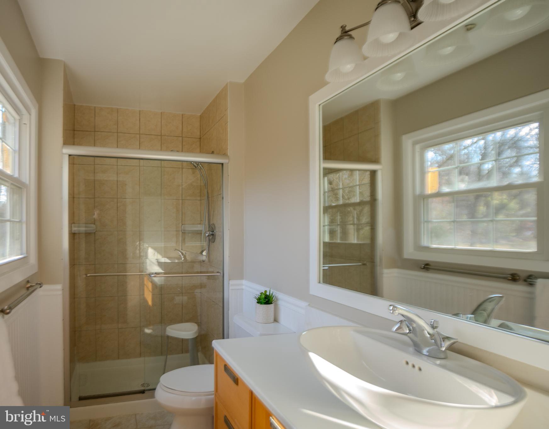 9001 Golden Pass Laurel, MD 20708 - Photo 19 of 40 Primary Bath