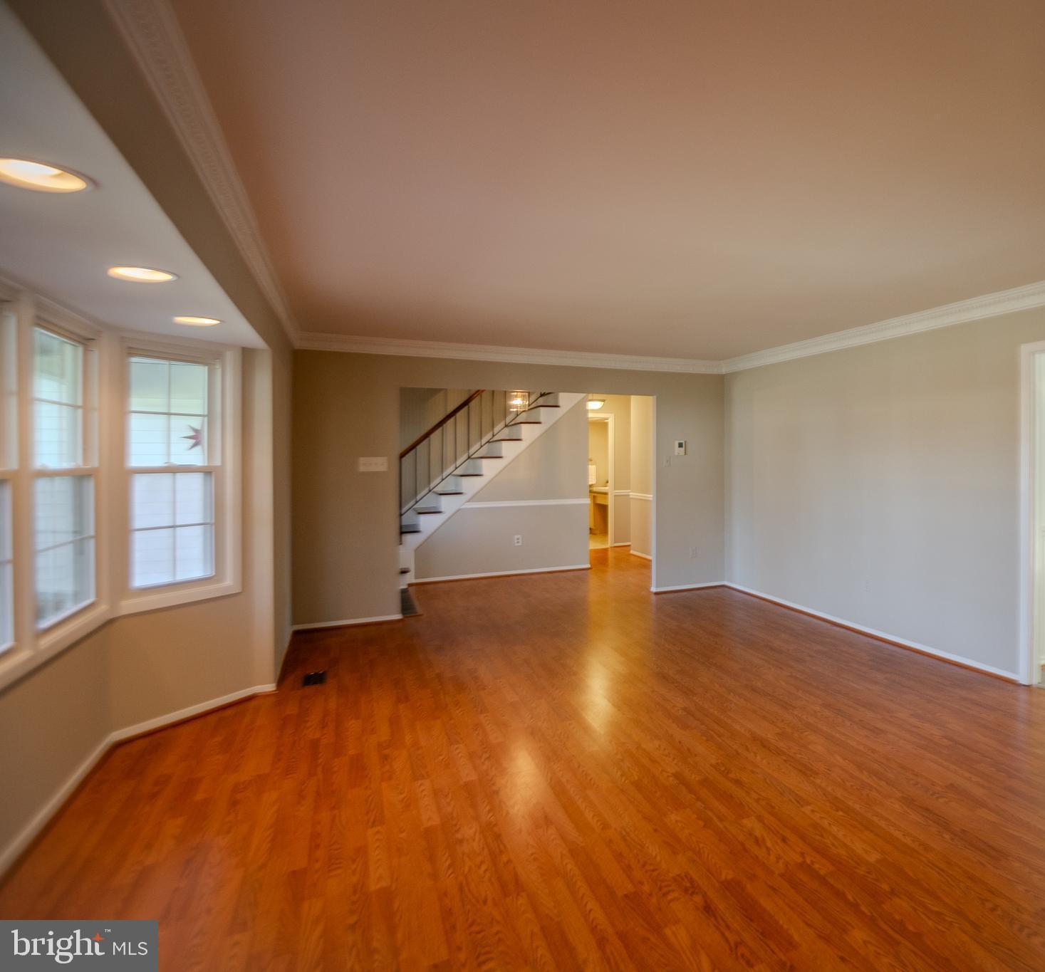 9001 Golden Pass Laurel, MD 20708 - Photo 5 of 40 Living Room