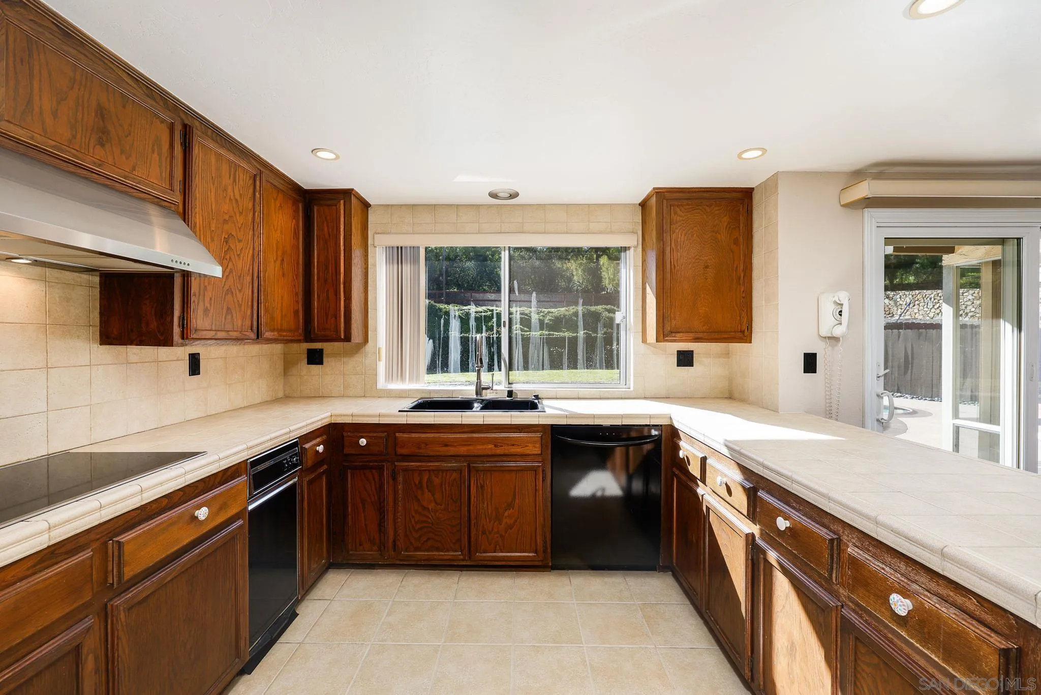 2307 Vista Rodeo Drive El Cajon, CA 92019 - Photo 20 of 48