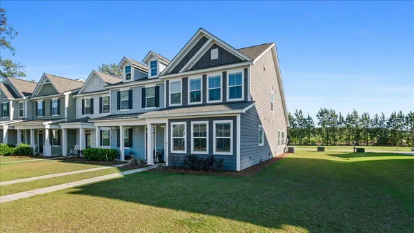 $313,500 | 612 Ravensridge Lane, Moncks Corner, SC 29461
