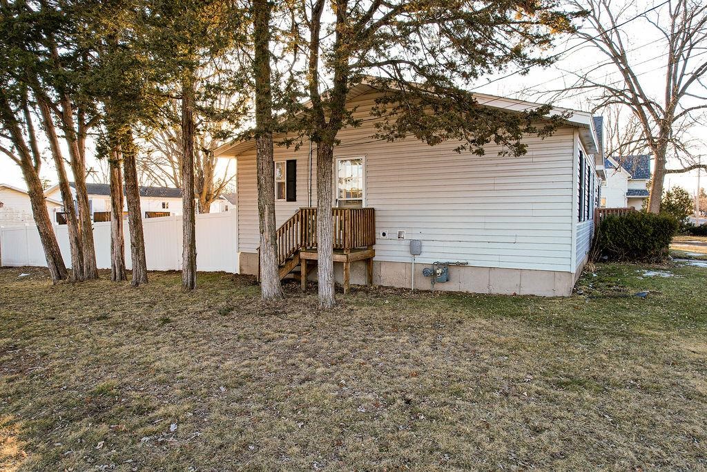 818 East State Street Mauston, WI 53948 - Photo 33 of 41