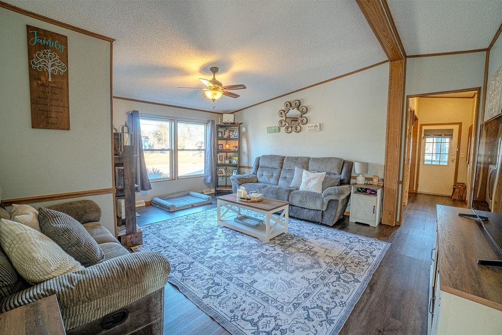 818 East State Street Mauston, WI 53948 - Photo 5 of 41